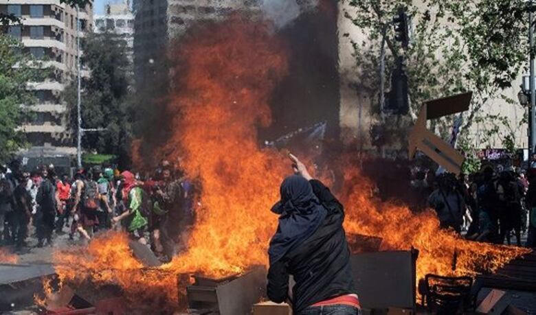 Sebastián Piñera pide perdón y anuncia medidas sociales para acallar protestas