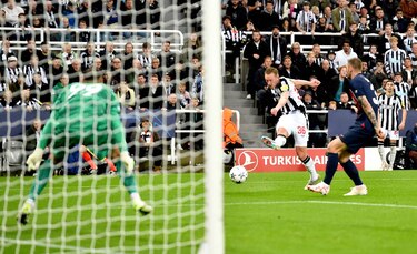 El Newcastle golea en casa 4-1 al PSG