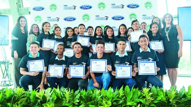 Ford premia a ganadores de sus programas