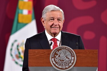 El presidente de México confirma que Tesla instalará una fábrica en el país, la primera en América Latina
