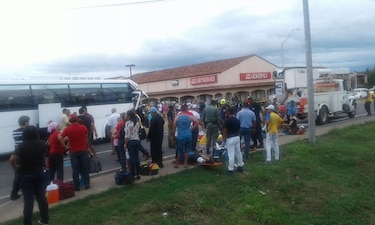 Autobús Chitré-Panamá se estrella contra dos vehículos: 17 heridos