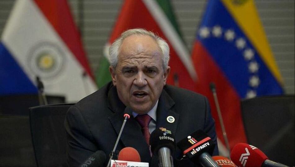 Secretario de Unasur propone cumbre por la paz tras acuerdo en Colombia