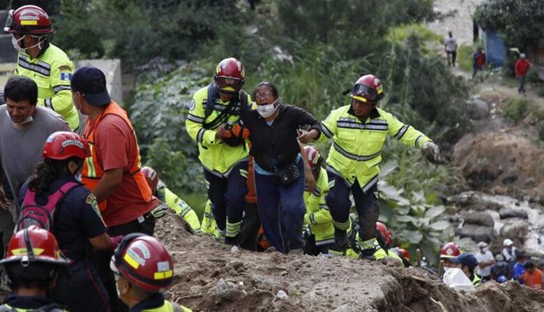 Elevan a 85 los muertos en Guatemala y suspenden la búsqueda
