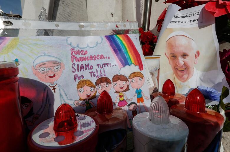 El papa Francisco sigue en tratamiento y con buen ánimo, informa el Vaticano