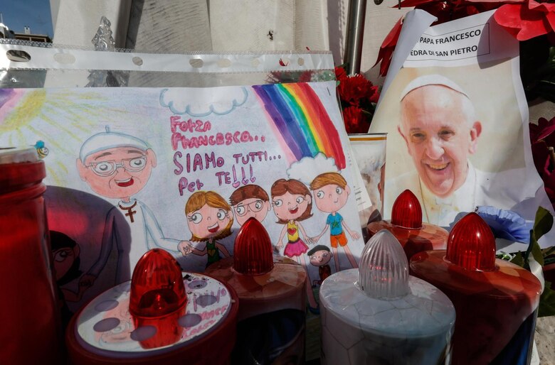 El papa Francisco sigue en tratamiento y con buen ánimo, informa el Vaticano