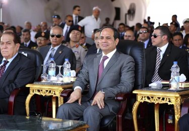 Egipto anuncia la construcción de un nuevo Canal de Suez