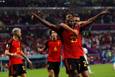 Batshuayi y Courtois rescatan tres puntos para Bélgica