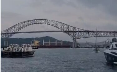 Canal de Panamá remueve buque que se quedó sin energía cerca del Puente de las Américas