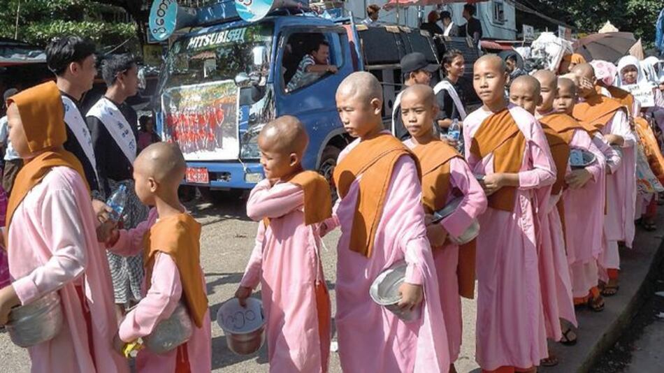 Aumento de monjes obesos en Tailandia