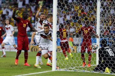 Klose entró para salvar a Alemania y empató récord de Ronaldo