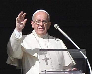 Papa califica ataques contra inmigrantes en Roma de ‘emergencia social’