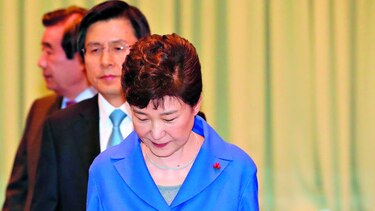 Parlamento cesa a la presidenta Park