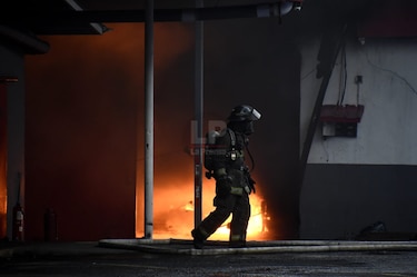 Se incendia una bodega de textiles y alfombras en Calidonia
