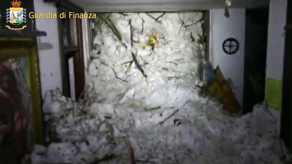 Italia: avalancha sepulta un hotel tras cadena de sismos