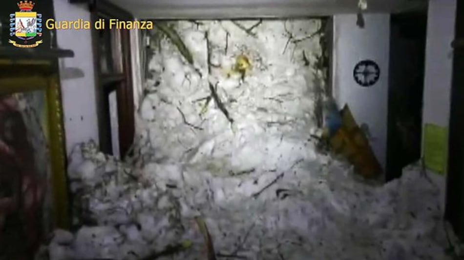 Italia: avalancha sepulta un hotel tras cadena de sismos