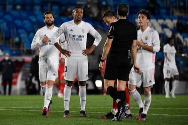 Real Madrid rescata un punto ante el Sevilla y mantiene la pelea por la Liga Española