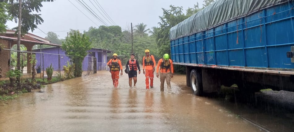 Inundaciones en Tonosí: 140 viviendas afectadas y alerta amarilla en varias provincias