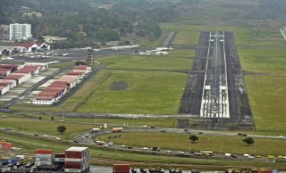 Peligro en las alturas, pilotos vuelan a ciegas