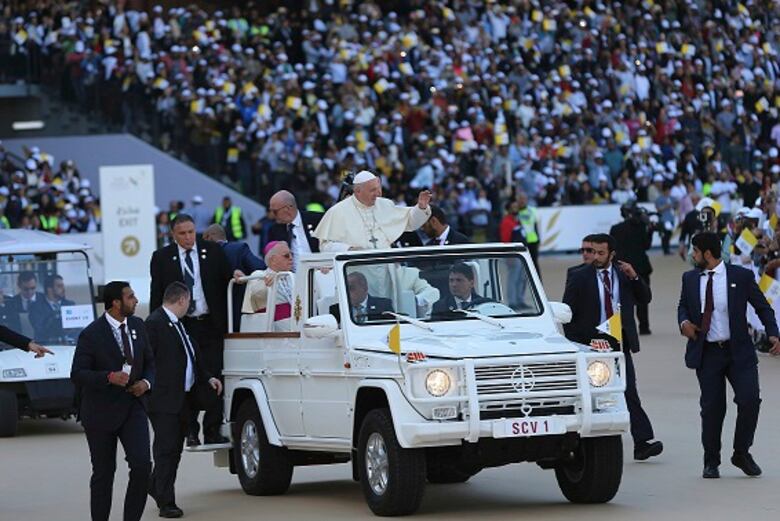 El papa Francisco celebra misa en los Emiratos Árabes ante 170 mil fieles