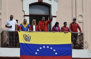 Nicolás Maduro aparece desafiante en el Palacio de Miraflores y rompe relaciones con Estados Unidos