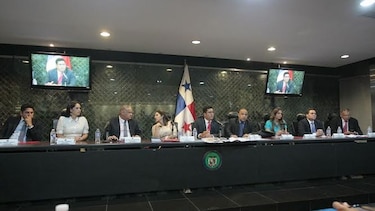 Ratificación de Ángela Russo y Cecilio Cedalise pasa al pleno legislativo