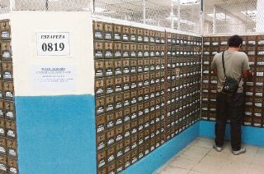 Juez imputa cargos por peculado a funcionarios de los correos