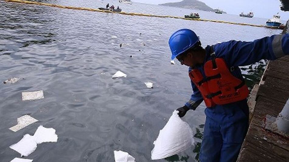 Derrame de hidrocarburo afecta turismo en isla de Taboga