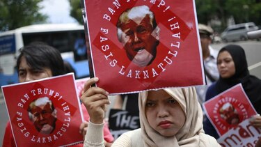 Un juez congela las restricciones migratorias de Donald Trump