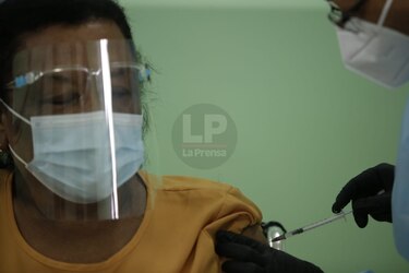 Presidente Cortizo dice que siguen evaluando los efectos de la vacuna de AstraZeneca