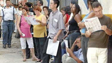 Trabajo informal provoca caída del desempleo en Brasil