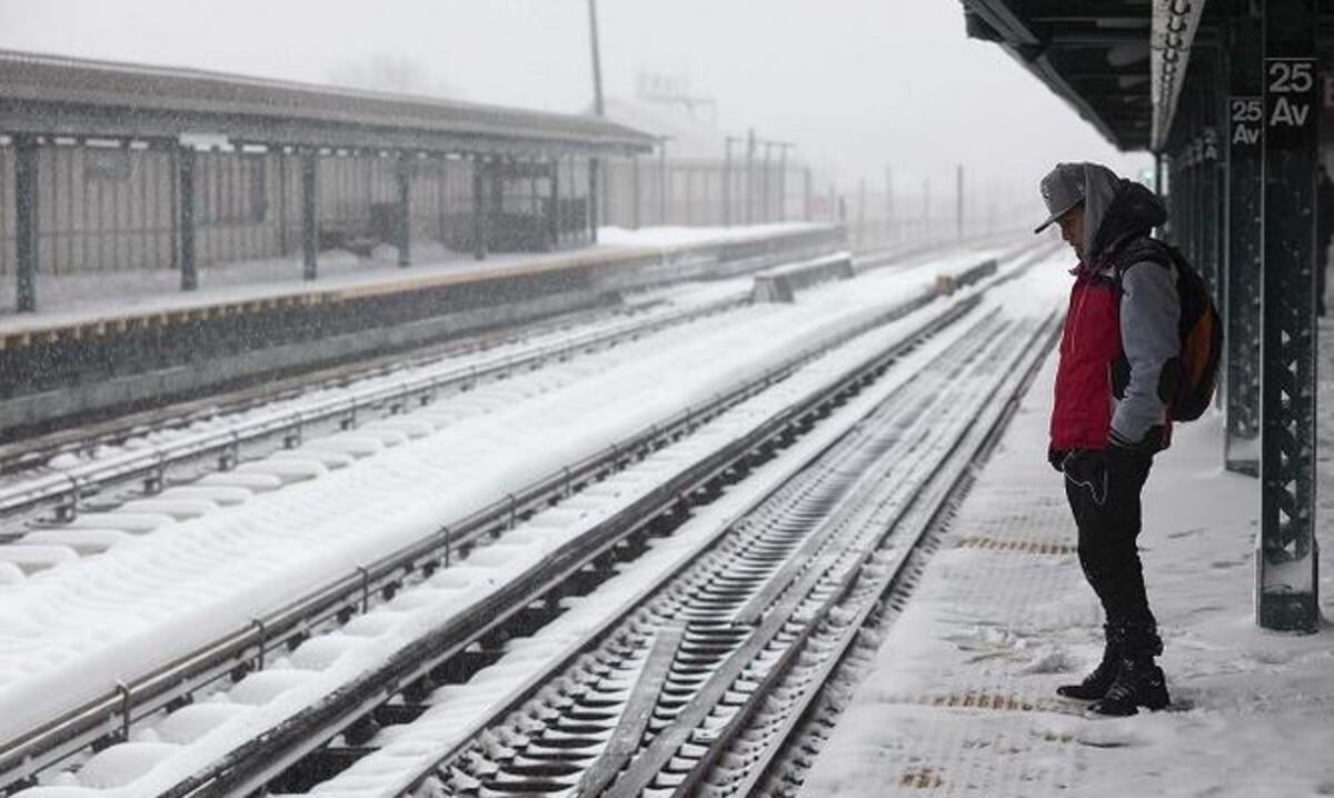 Cierran servicio en tramos aéreos del metro de Nueva York