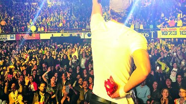 Enrique Iglesias se somete a cirugía reconstructiva