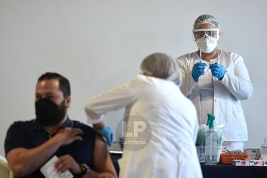 Autoridades de salud retoman vacunación contra el coronavirus