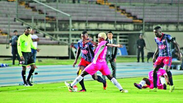 Plaza defiende el liderato en Colón