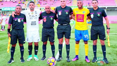 La fiesta está en el interior