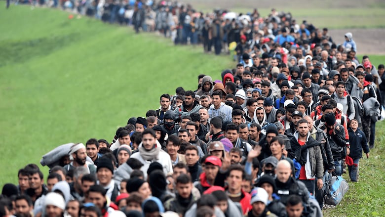 Inmigración: cómo en 10 años en Europa se pasó de la política de acogida de Merkel a hablarse de una ‘invasión’