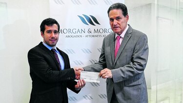 Morgan & Morgan premió a ganador de concurso