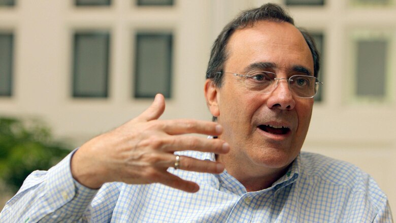 “La dicotomía era cuidarlo bien y a la vez ayudarlo a morir”: Gina Montaner sobre la eutanasia a la que se sometió en España su padre, el escritor cubano Carlos Montaner