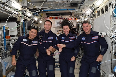 Un grupo de astronautas prepara su regreso a la Tierra