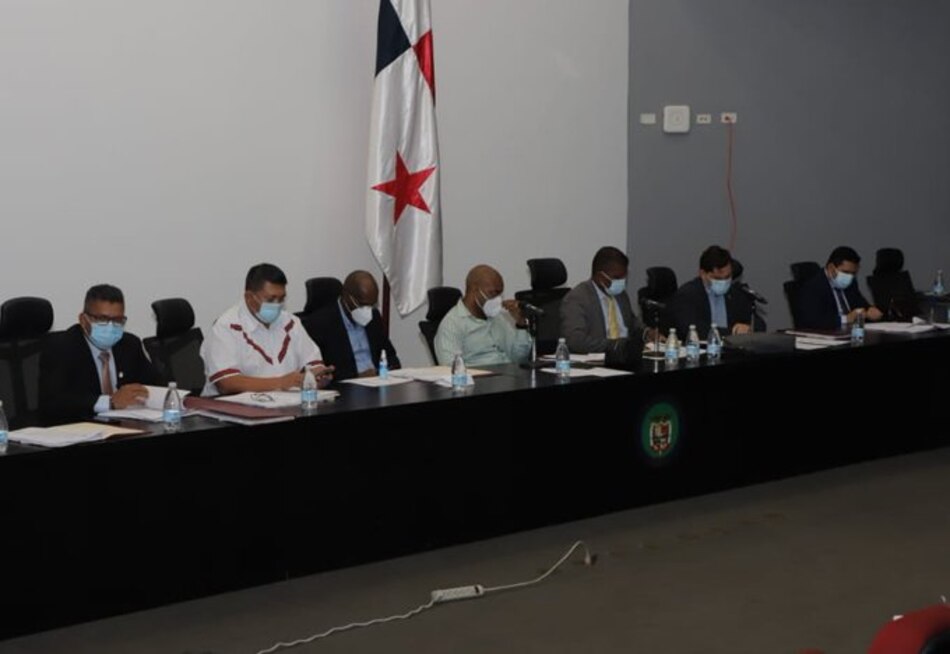 Proyecto de ley que elimina licencias con sueldo de alcaldes y representantes pasa primer filtro en la Asamblea