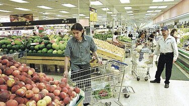Walmart presiona a proveedores que venden a Amazon