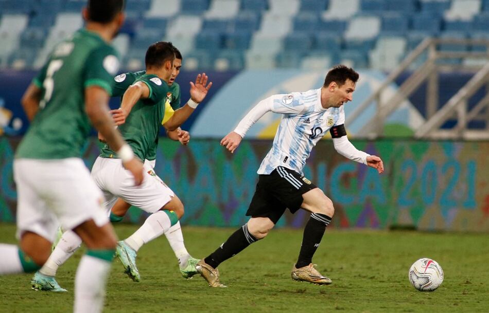 Argentina golea y gana el Grupo A; Uruguay queda segundo al vencer a Paraguay