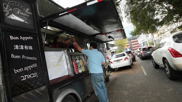Buscan regular los 'food trucks' a través de una ley