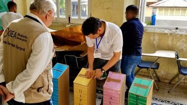 Misión de la OEA se quedará hasta el escrutinio final de las actas