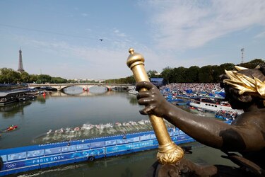 Francia canta victoria después de poder celebrar el triatlón en el Sena