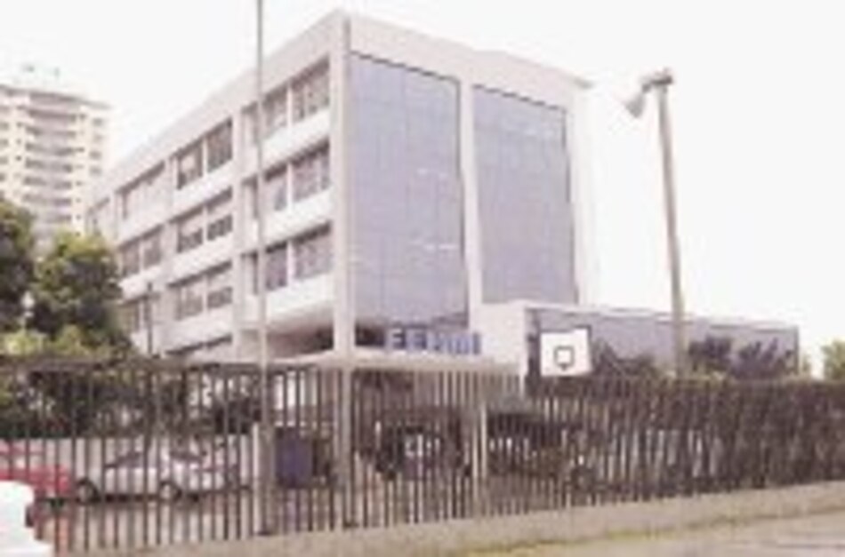 Padres se enfrentan al Instituto Fermi