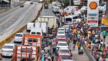 Camioneros mantienen bloqueo