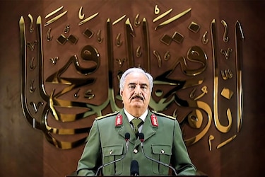 Jefe militar dice haber tomado el poder en Libia; Trípoli denuncia ‘golpe de Estado’