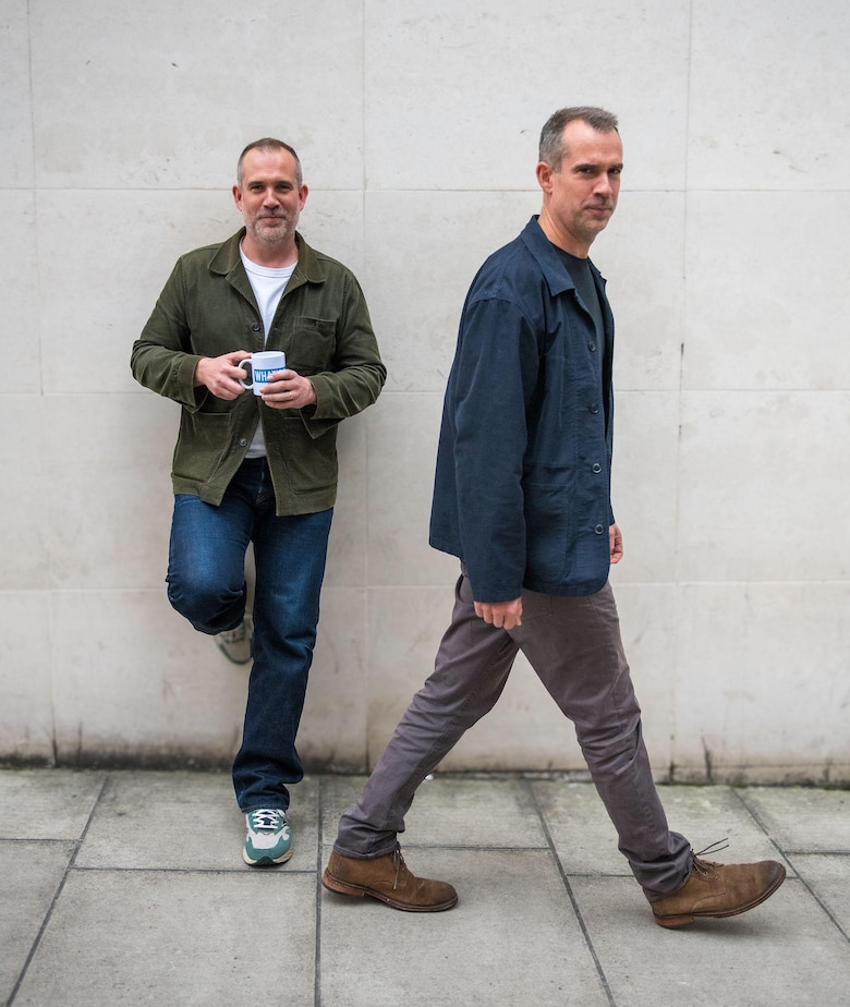 Por qué no deberías obsesionarte con dormir 8 horas y otros 3 consejos de salud de Chris y Xand van Tulleken, los médicos gemelos de la BBC