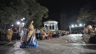 Una pasarela de romance floral